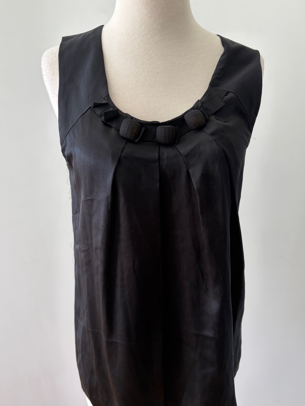 Vince Women's Silk Black Sleeveless Pleated Shell Top with Decorative Buttons